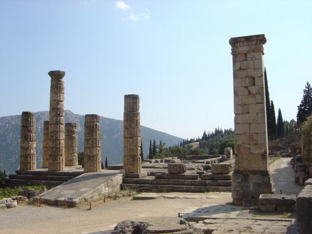 Колонны храма Аполлона